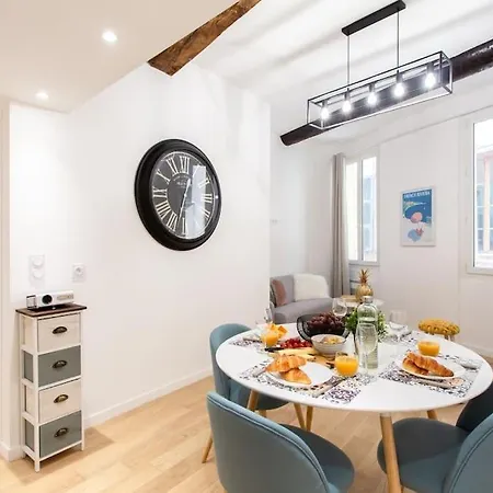 L10 2 Bedrooms Old Wifi 3mins Sea * Nice