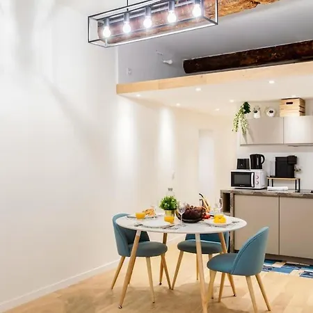 L10 2 Bedrooms Old Wifi 3mins Sea Apartment
