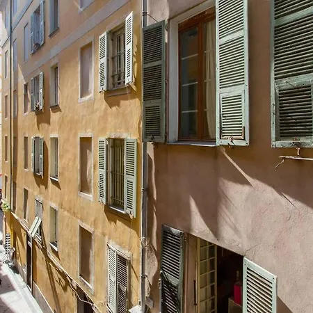 L10 2 Bedrooms Old Wifi 3mins Sea * Nice