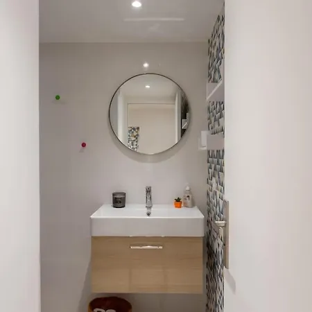 L10 2 Bedrooms Old Wifi 3mins Sea * Nice